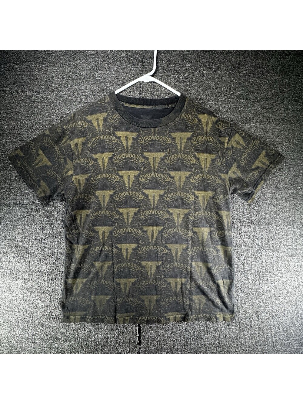 Throwdown by Affliction Men’s Large Black Gold All Over Print Graphic T-Shirt